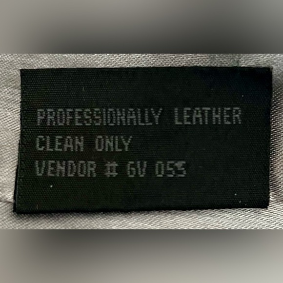 LEATHER JACKET by GUESS! Women’s,  Vintage, Size Small, blk w/ silver lining - Picture 8 of 10